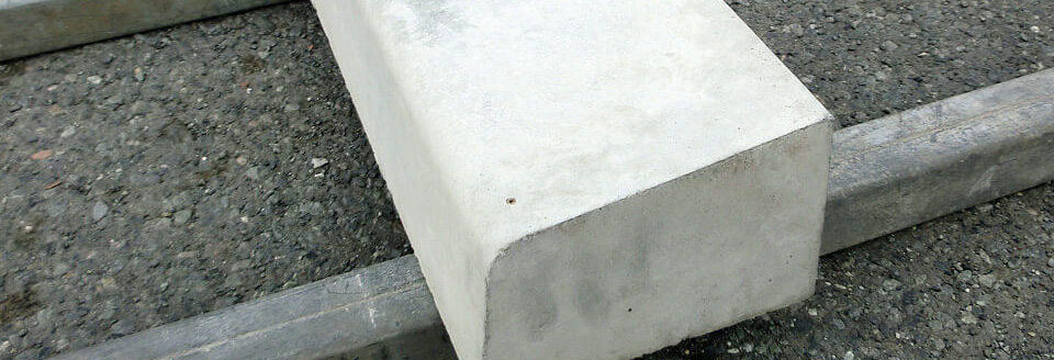 歩車道境界ブロック
