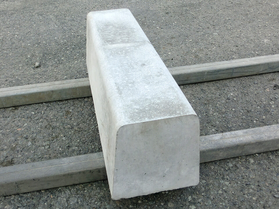 歩車道境界ブロック(両面8型)