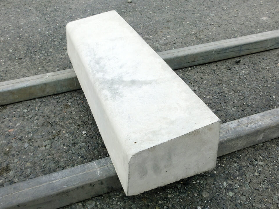 歩車道境界ブロックA乗入れ