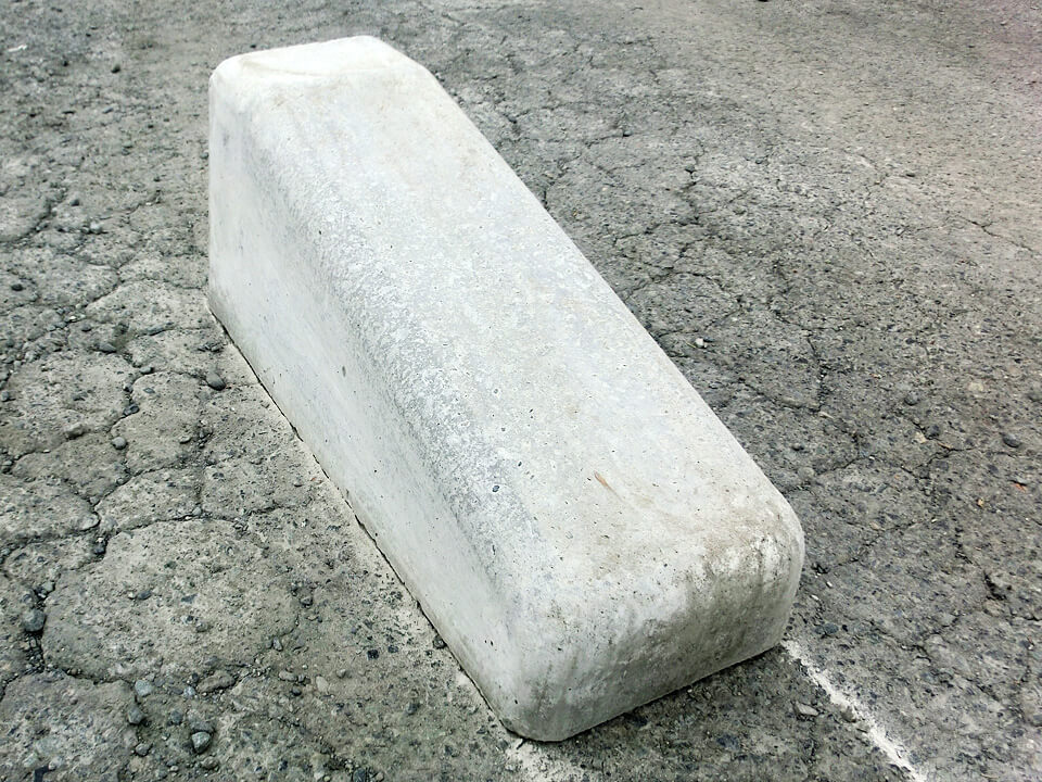 歩車道境界ブロックコーナー
